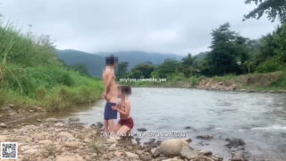 คลิปหลุดเย็ด คู่รักวัยรุ่นไทย พากันมาเย็ดนอกสถานที่ เย็ดข้างริมแม่น้ำ