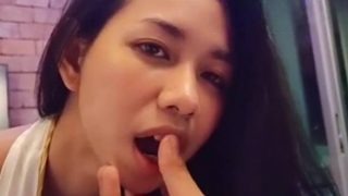 เย็ดหีสาวไทย พามาเย็ดที่ห้อง ขาวสวยสุดๆ คลิปหลุดทางบ้าน หมอนวดสาวอีสานไทย