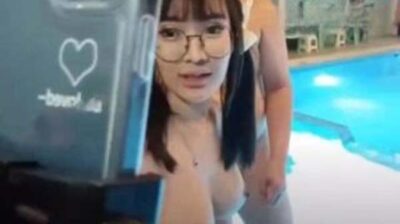 คลิปหลุดคู่เทพ น้องไอซ์ หลุดคลิปเย็ดสาวไทย เย็ดแบบ 2 ต่อ 1 ซอยหีท่าหมา สวิงกิ้งริมสระ