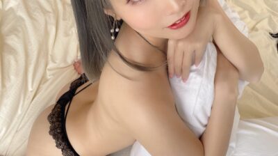 ความนุ่มลึกแบบไม่ต้องพยายามของ Aoi Kururugi ที่ทำให้ใครก็เผลอมองซ้ำ